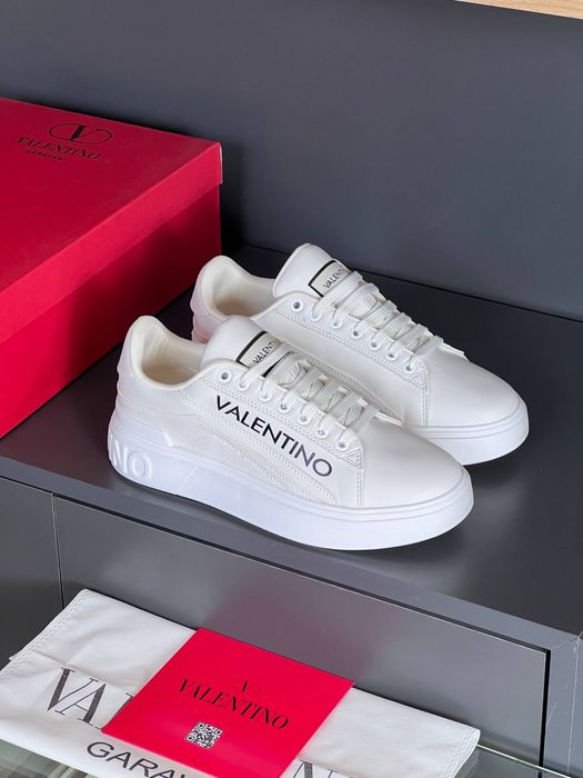 Adidasi Valentino noi !!! Marimi 40/44 !!!