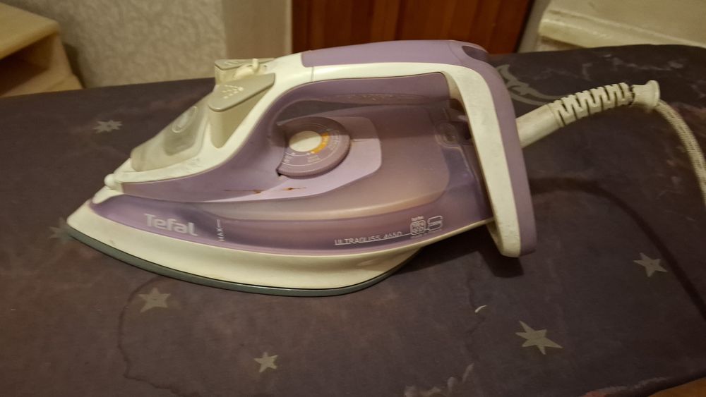 Утюг Tefal и тумбочки