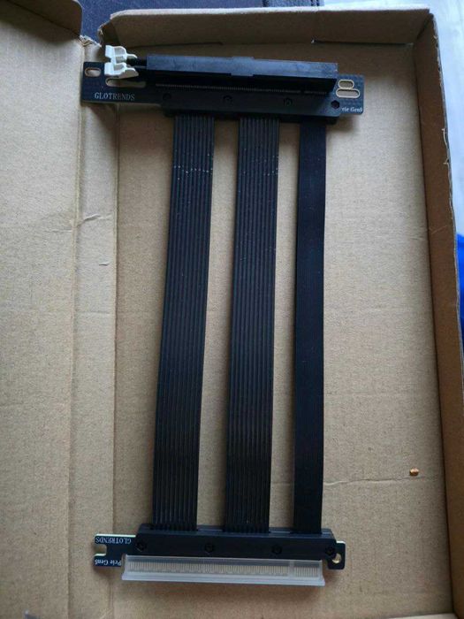 Riser PCIe 5.0 x16, 200mm, 90°, GLOTRENDS PCIE50-X16-200mm-0090D