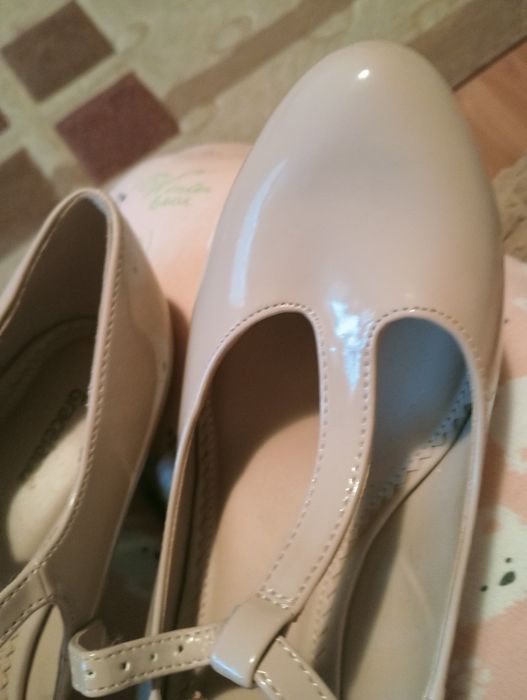 Vând pantofi casual ptr dama