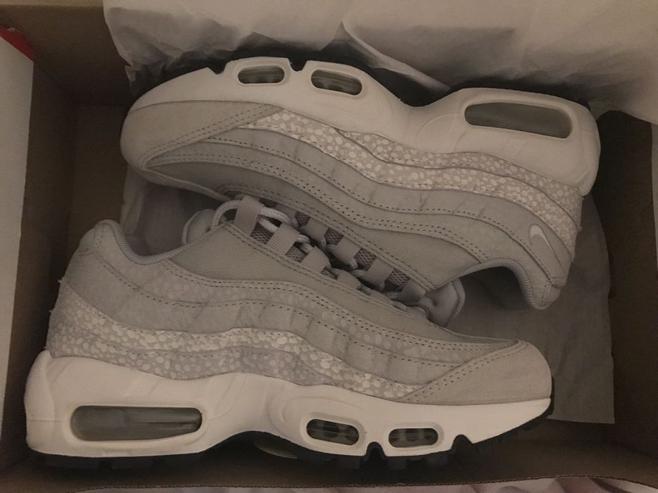 Vând adidasi marca Nike airmax95
