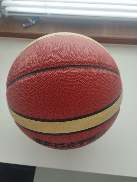 Баскетболни обувки  Zara и топкa