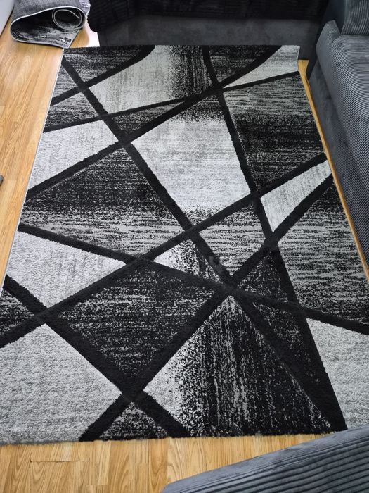 Голям килим      .