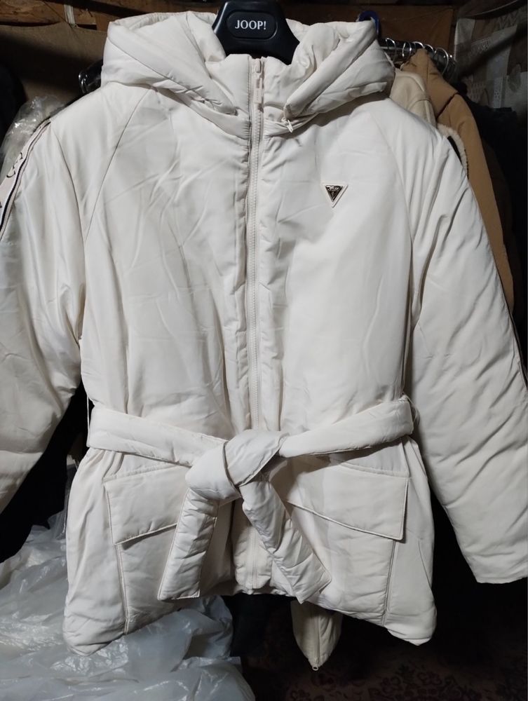 Дамско оригинално яке guess