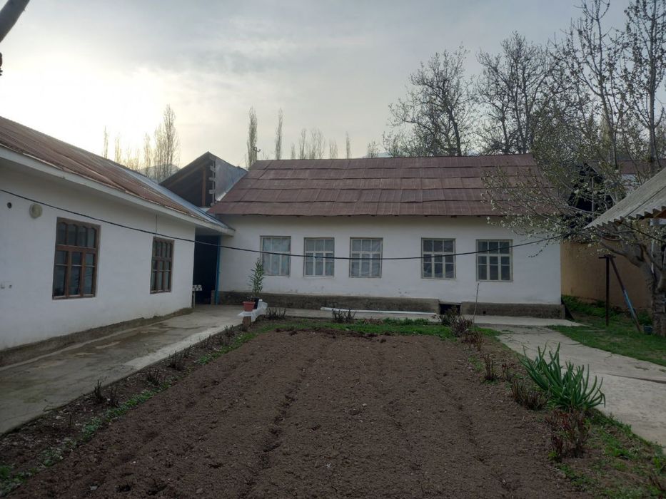 Уй сотилади Така-Янгок кишлогида Нефрит томонда