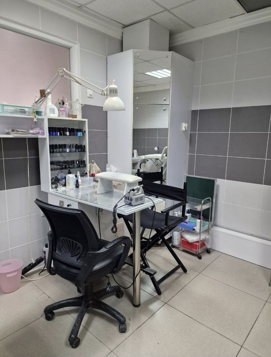 Аренда  рабочего места для нейл мастера  и мастера педикюра в салоне