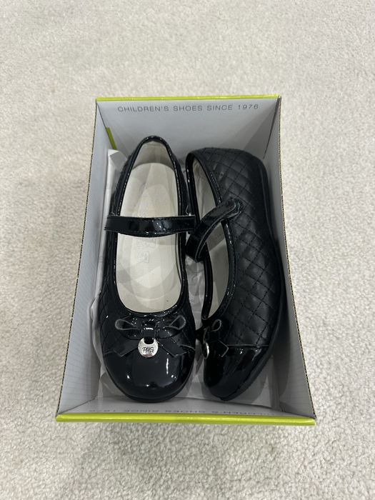Детски официални черни затворени обувки за момиче на Primigi за