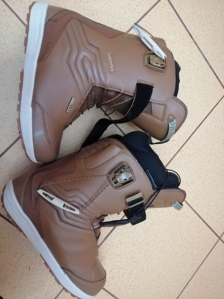 Deeluxe Empire TF 2021 Booti Boots Snowboard