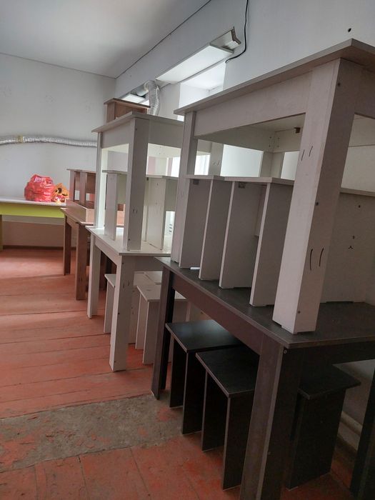 Стол новый около нового базара