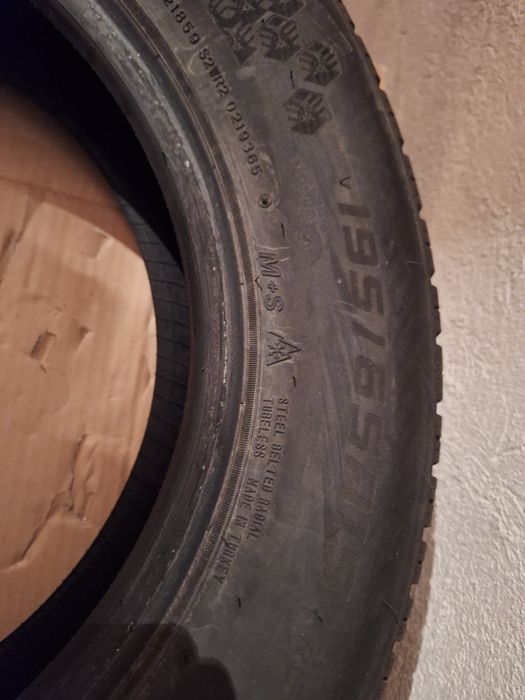 Vând cauciucuri de iarna an 2022 Falken 195/65R15