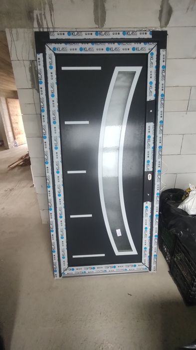 Ușă Exterior 2050x980 mm din PVC 6 camere, mâner spațial