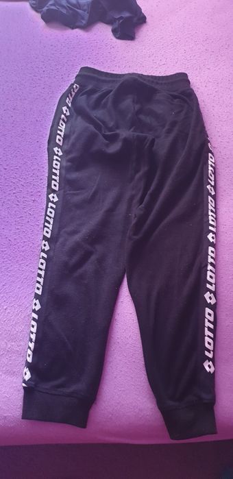 Vand pantaloni de trening