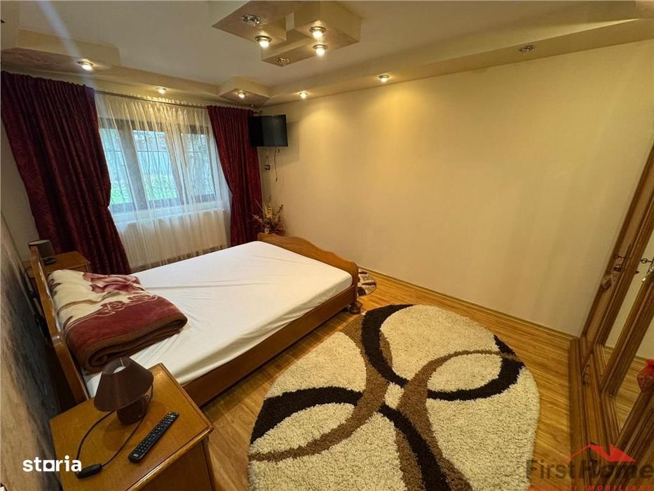 Apartament 4 camere, parter inalt, parcare proprie, zona Piata - Scoal