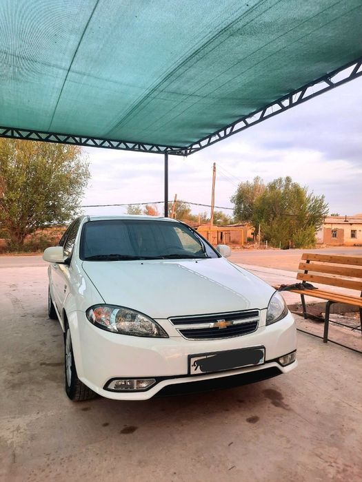 Машина бир қўл минилган