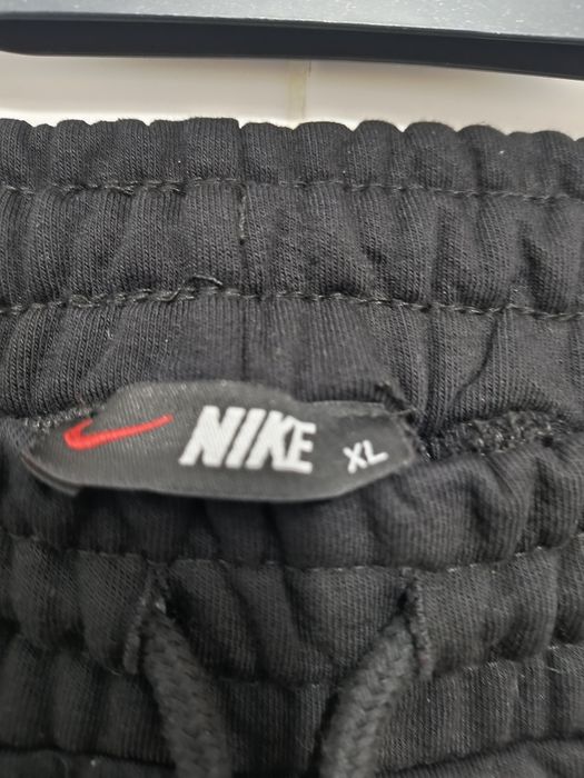 Pantaloni trening marca Nike mărime xl culoare neagra