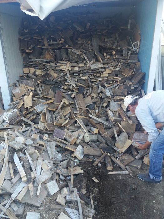 Lemne de foc din mobila veche