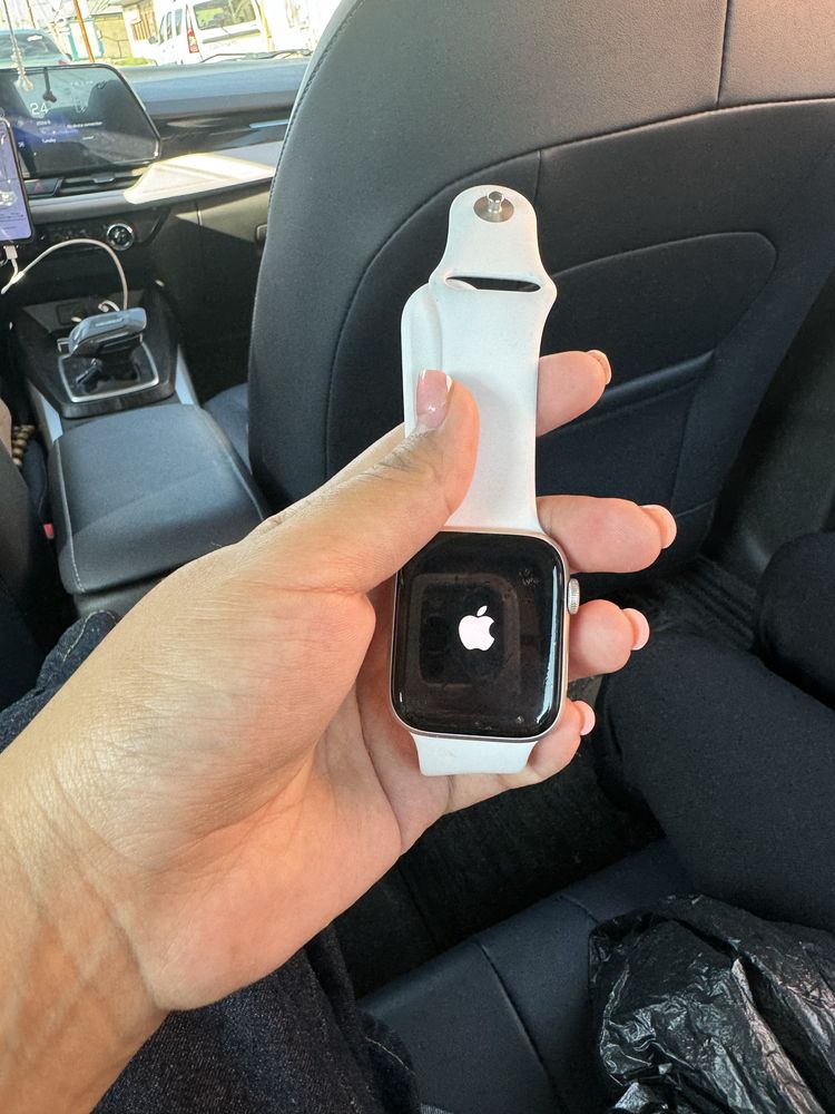 Apple watch Se gen 44 см 2022, в отличном состоянии, почти не носила