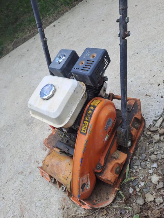 Talpa de compactat si drujba de taiat beton