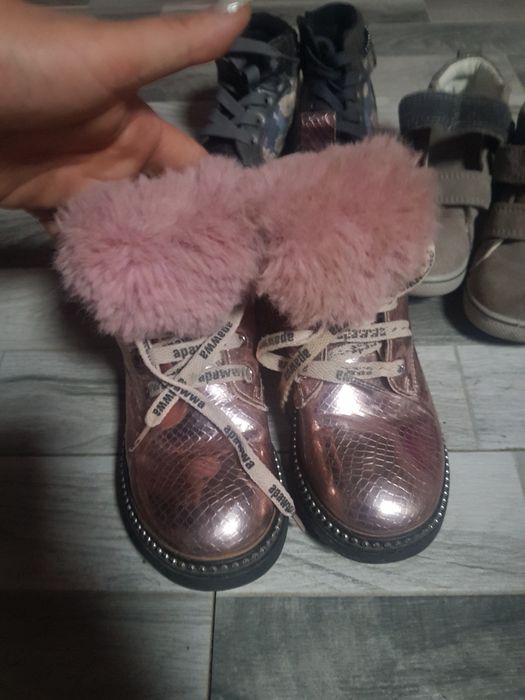 Ghetute fetite mărimea 28