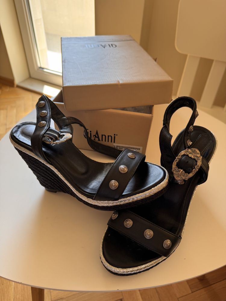 Сандали GiAnni на платформа