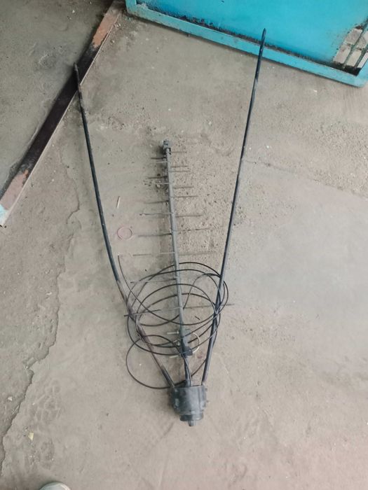 Продам цифровую антенну (б/у, без провода) адрес 6 мкр