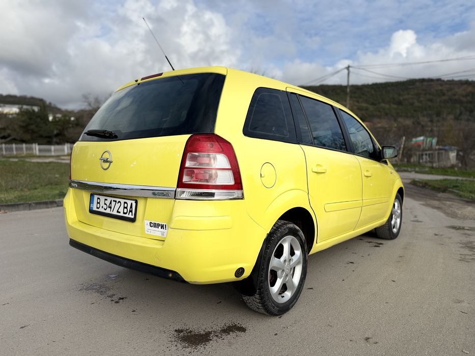 Opel Zafira 1.6 Газ-Бензин 7 Места Климатроник Зимни гуми Кожен салон