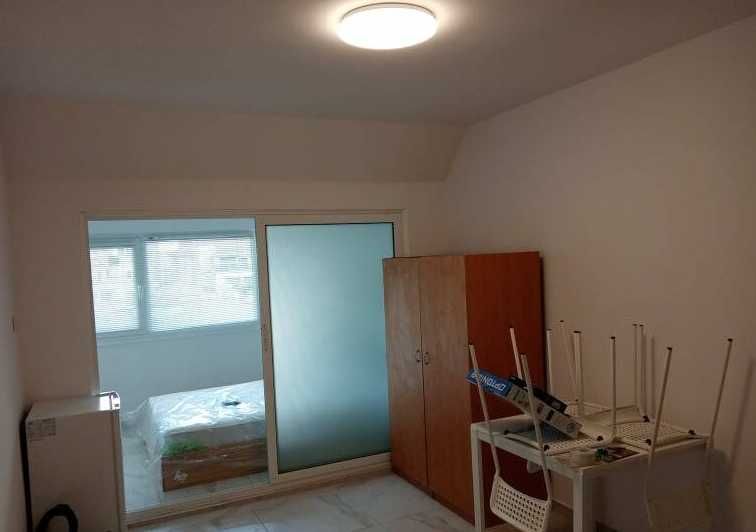 Дава се под наем Едностаен апартамент в Бургас, Център - 25 кв.м за 140 € - Снимка #1