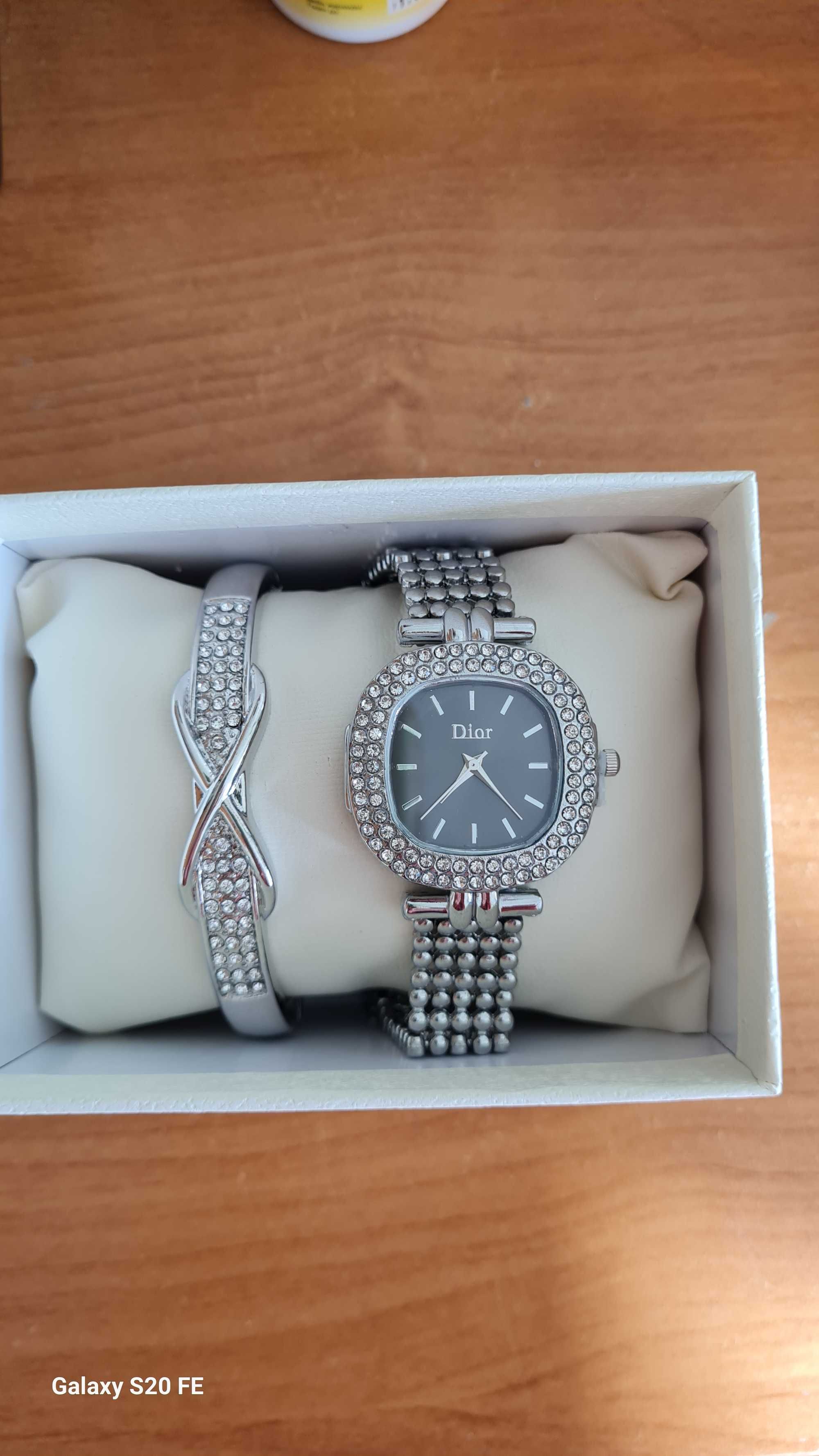 Новые часы с браслетом под  Dior