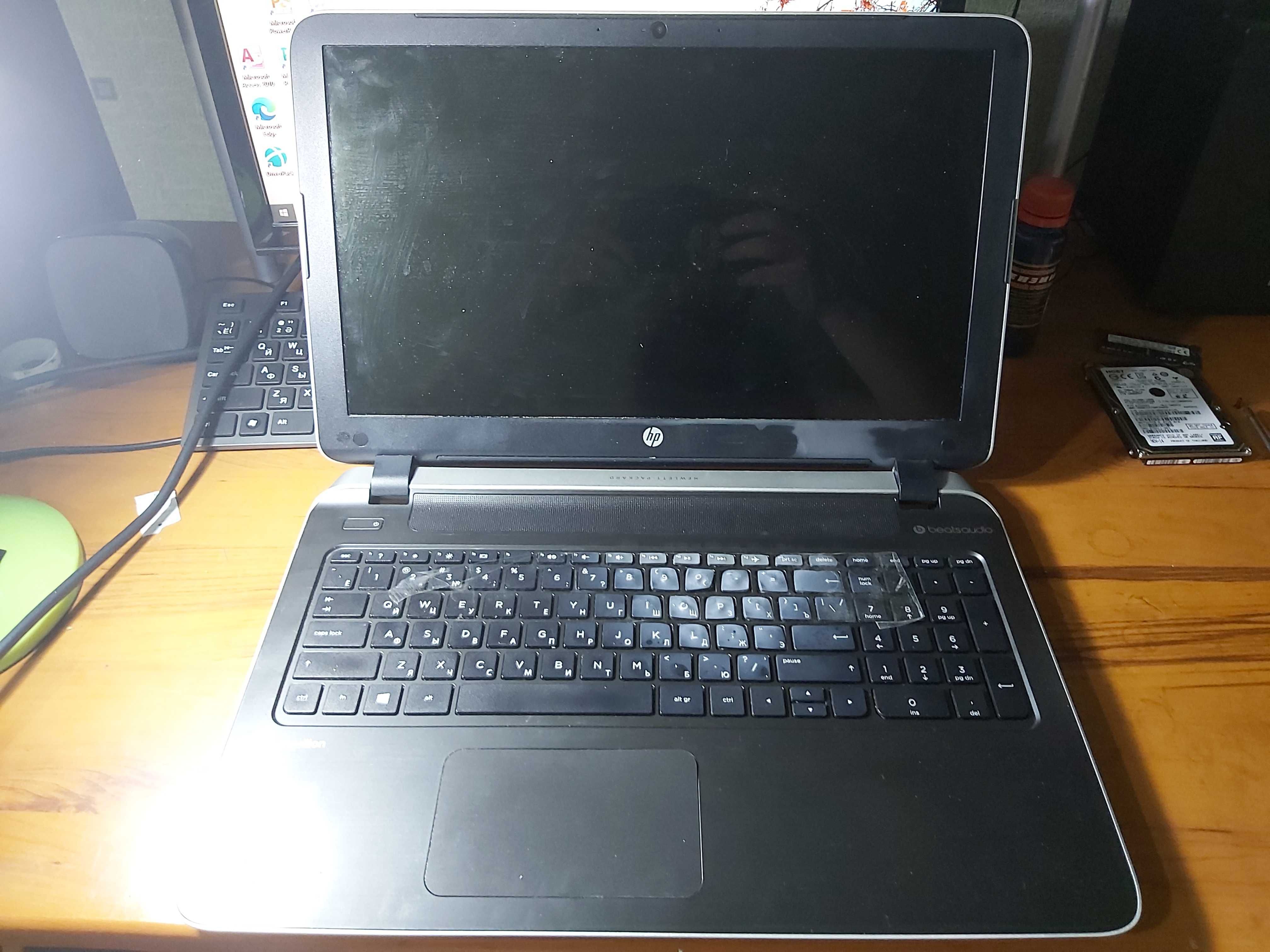 HP Pavilion 15-p008sr НЕ включается. 15.6, A10-5745M 8GB 1TB AMD R7