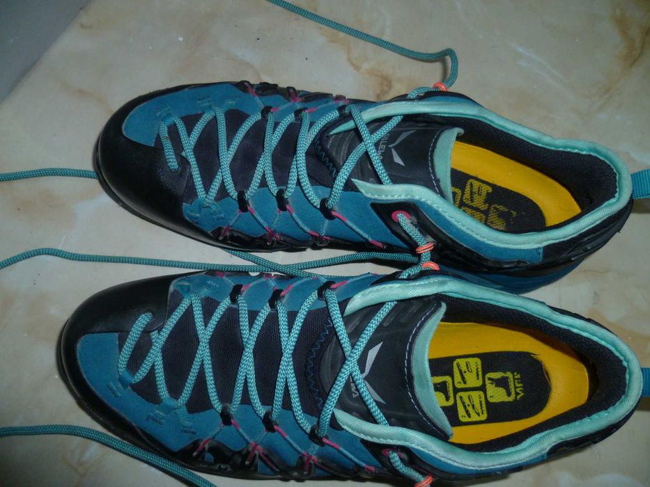 SALEWA туристически обувки №40