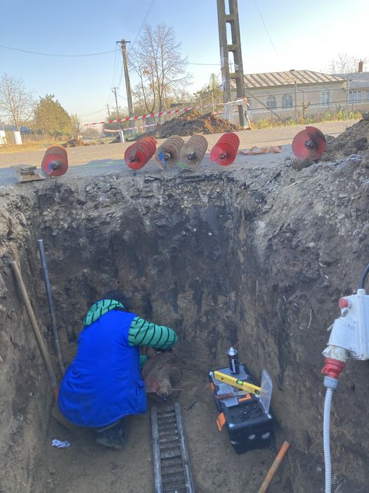 Miniexcavator de inchiriat sapaturi fundatii, beci santuri apa curent