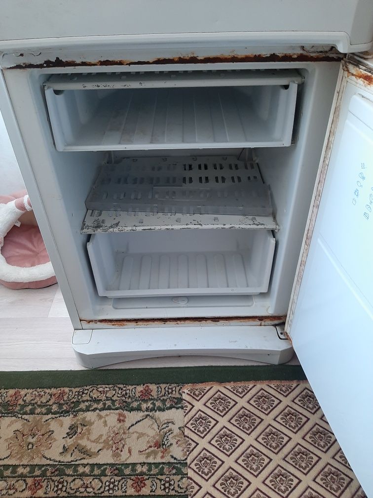 Холодильник бу indezit