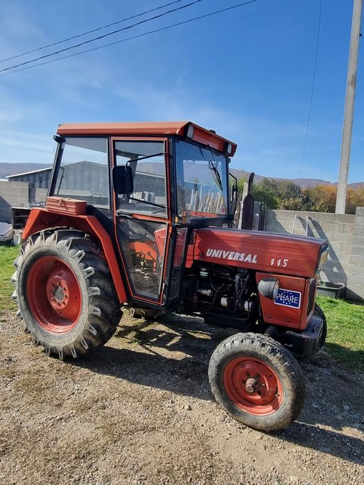 Vând tractor universal 445