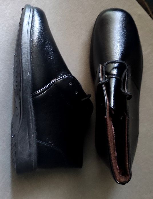 Обувки нови последни бройки номер 43  бройката 15 лв