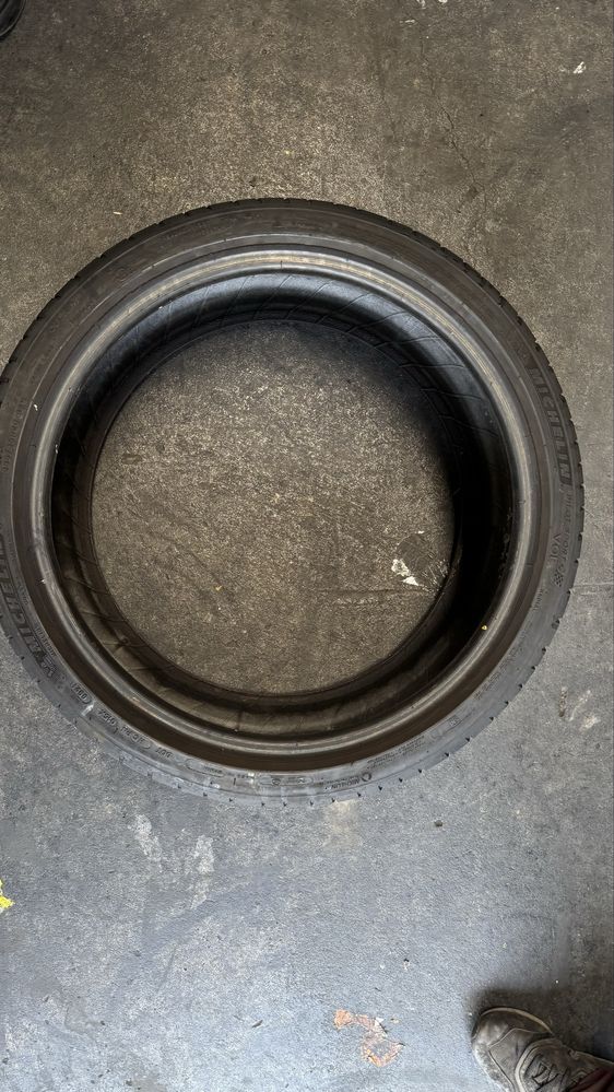 255/35/20 michelin