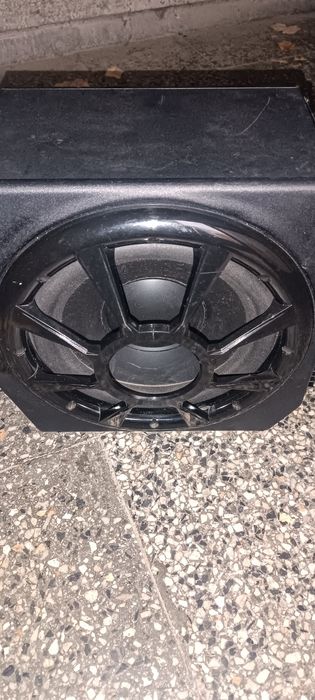 Axton активен субуфър