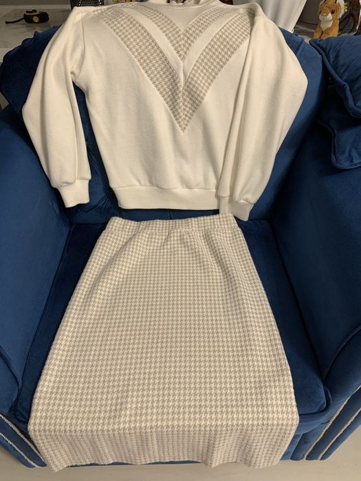 Костюм женский белого цвета . Прозводства Беларуссия