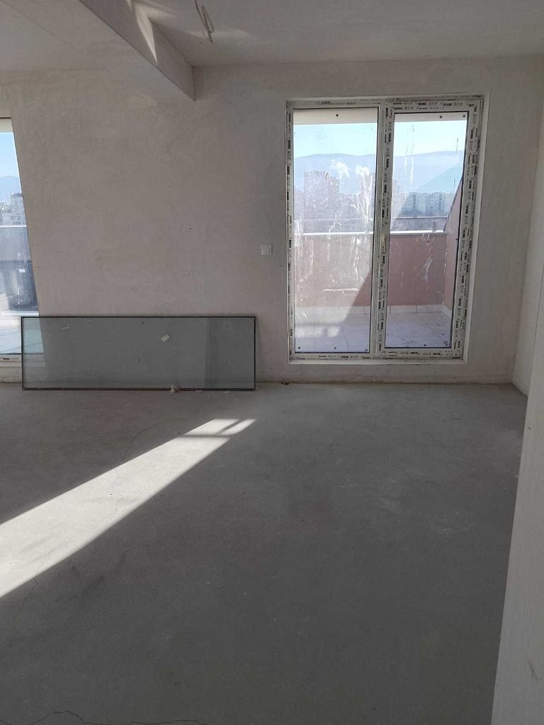 Продава се Тристаен апартамент в с. Брестник, Област Пловдив - 145 кв.м за 12 €/кв.м - Снимка #6