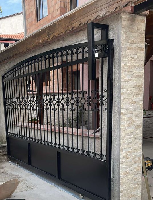 Ковано желязо- изработка и монтаж на врати и порти