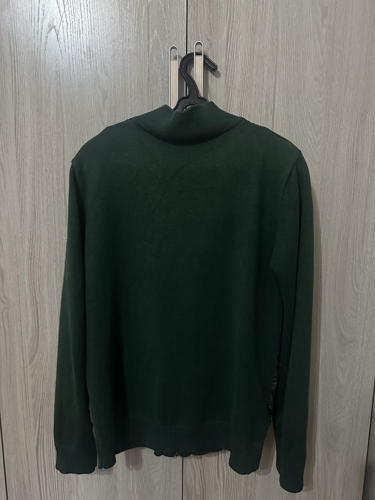 Продаю кофту Moncler