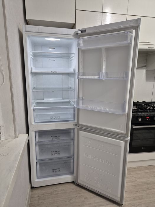 Немедленно продаётся холодильник!!!