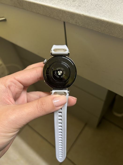 Часовник Huawei watch 5
