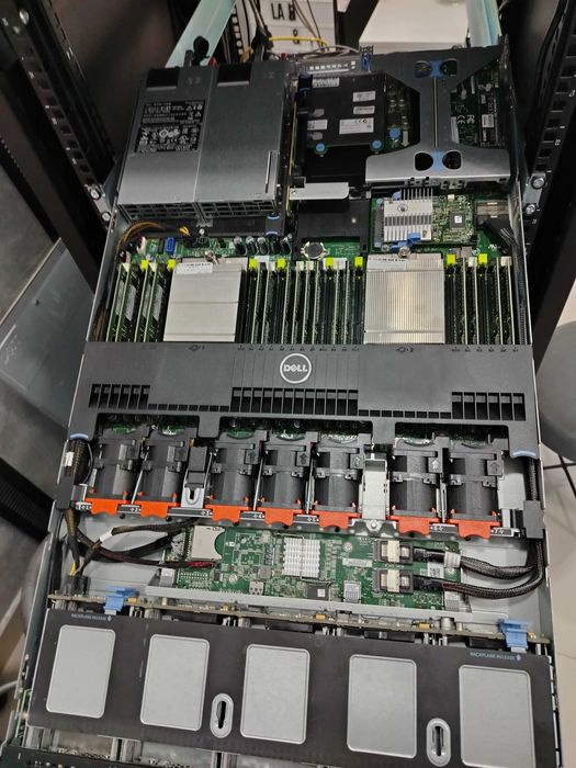 Dell R620 1U 10x 2,5" SFF, 2 x Xeon E5-2680v2 128GB RAN 256GB M2