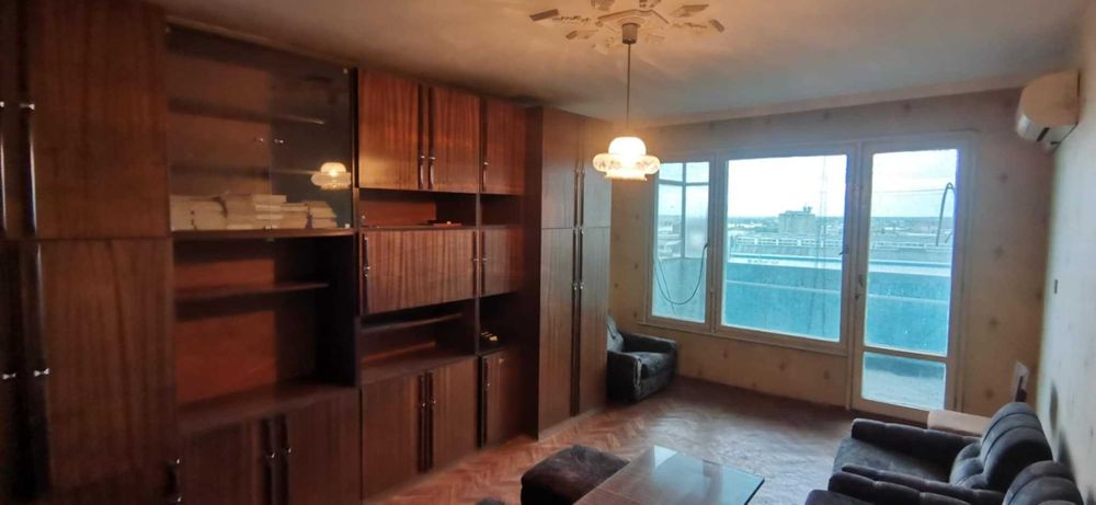 Продавам двустаен с кухня в кв. Опълченски