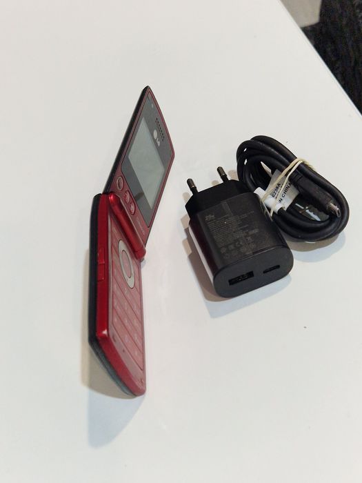 Super telefon Lg cu clapeta cu adaptor original