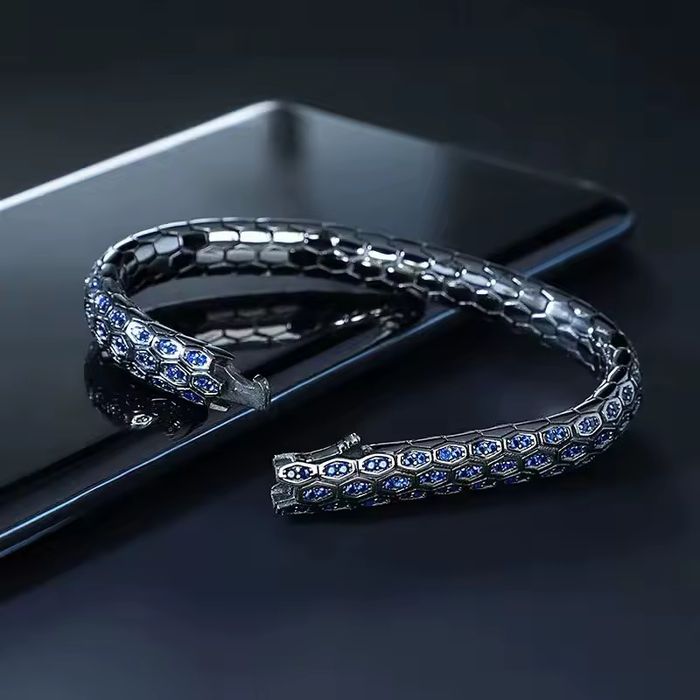 brățară de argint 925 cu model de piton, cu zirconiu albastru.