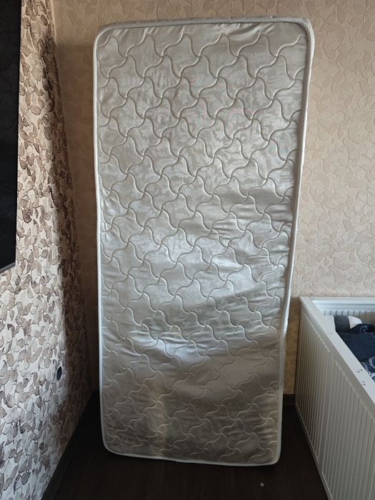 Отдам матрас для кровати 90*200