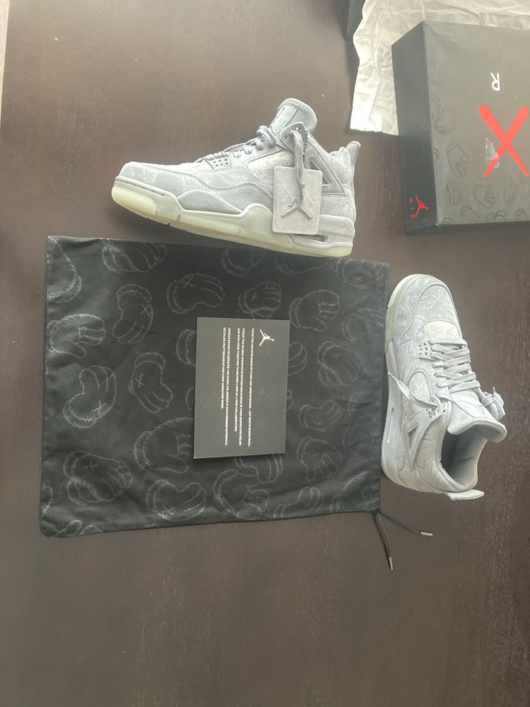 Air jordan 4 kaws grey