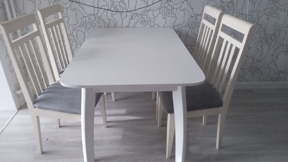 Обеденный стол….