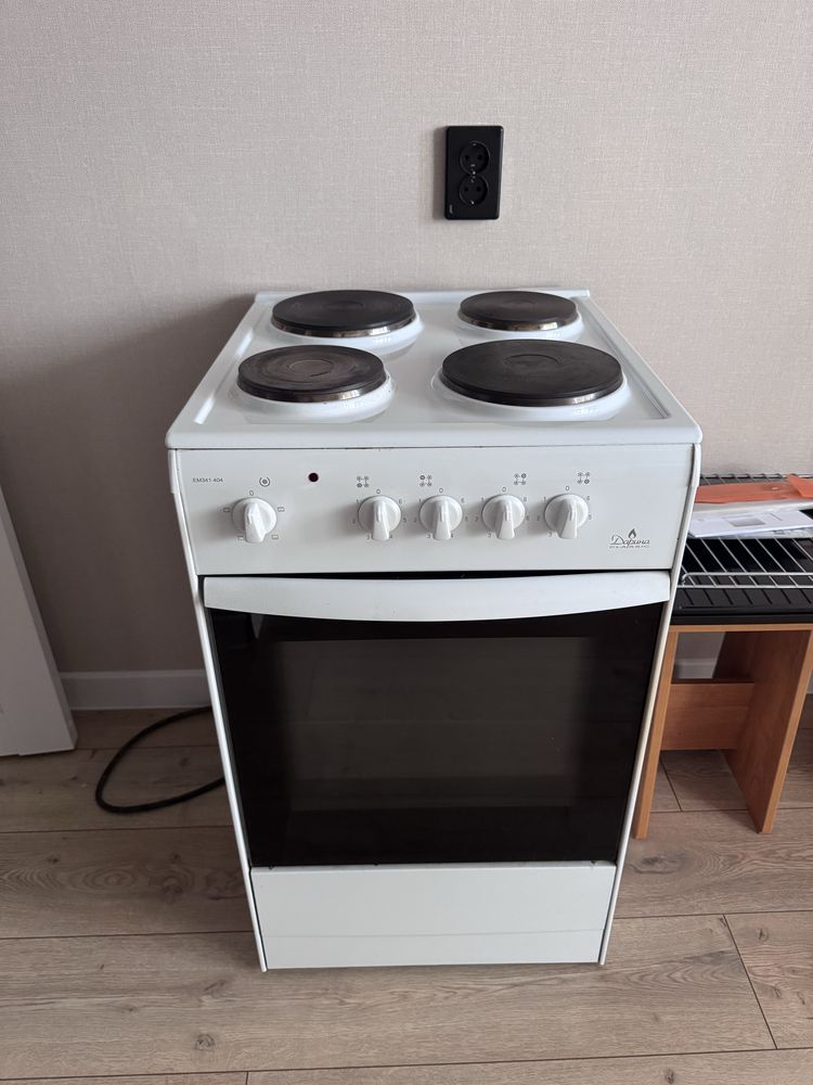 Продам электрическую плиту б/у